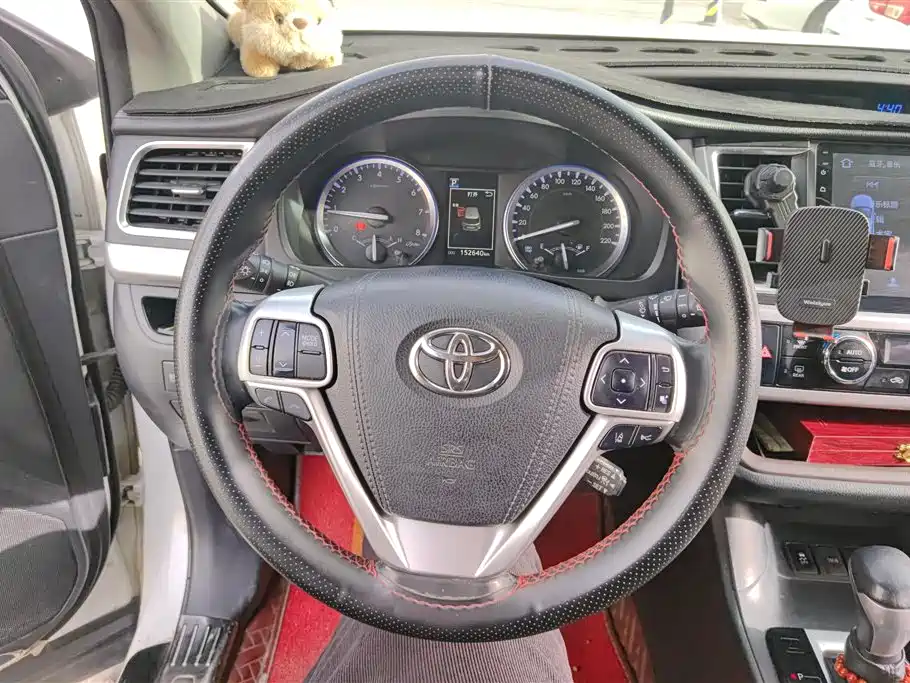 TOYOTA HIGHLANDER