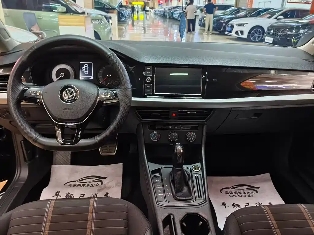 Volkswagen Lavida — миниатюра 2