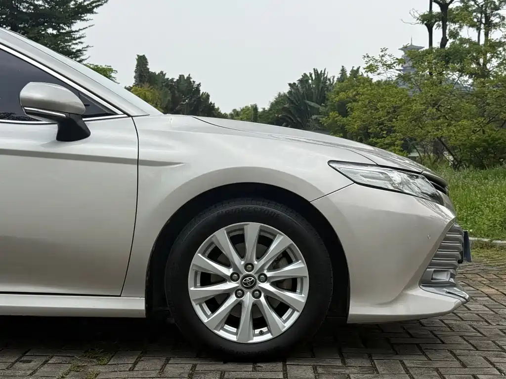 Toyota Camry — миниатюра 14