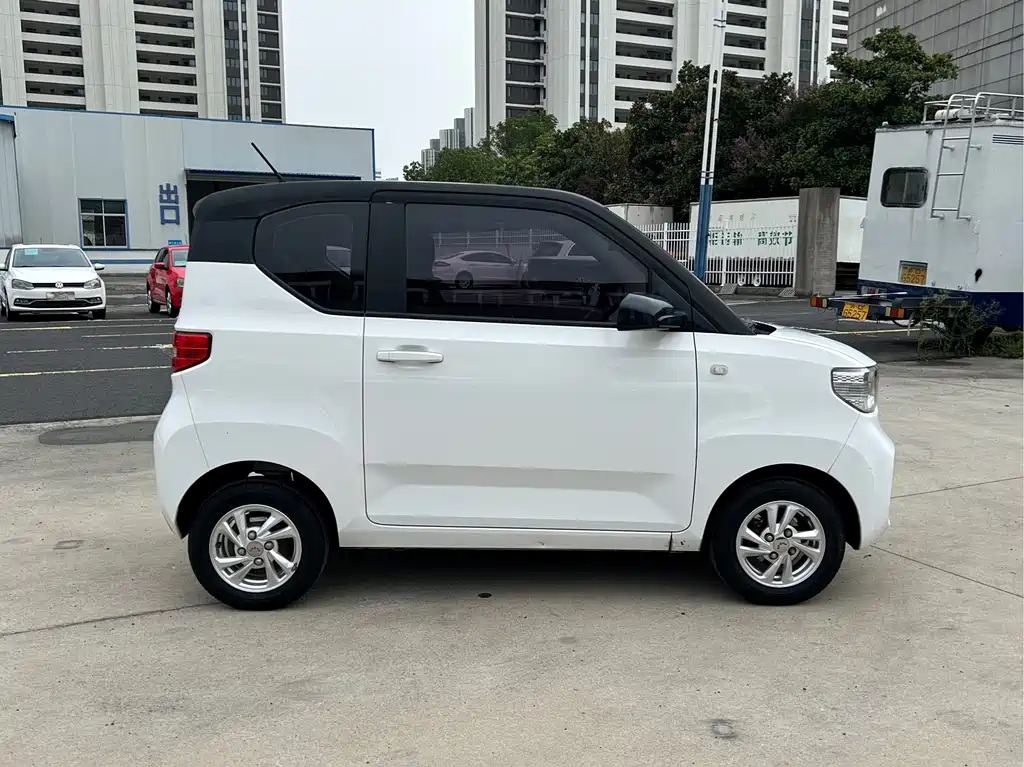 Wuling MINIEV — миниатюра 8
