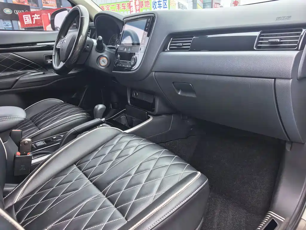 Mitsubishi Outlander — миниатюра 14