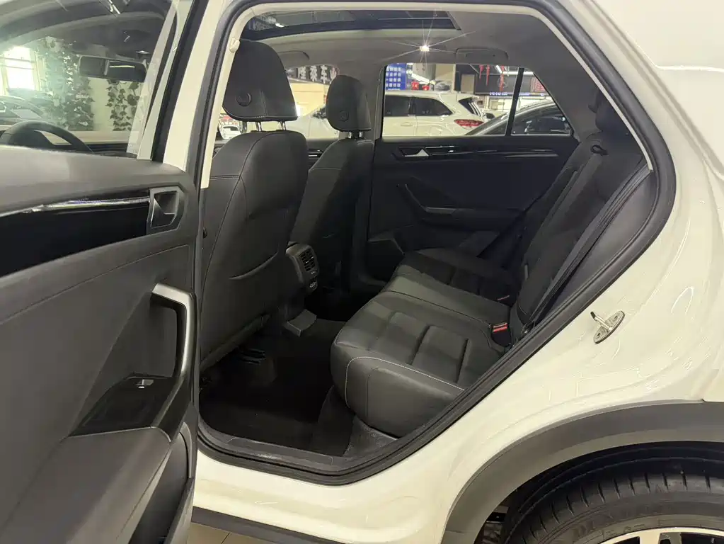Volkswagen T-Roc — миниатюра 8