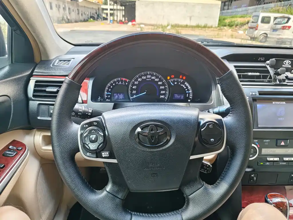 Toyota Camry — миниатюра 14