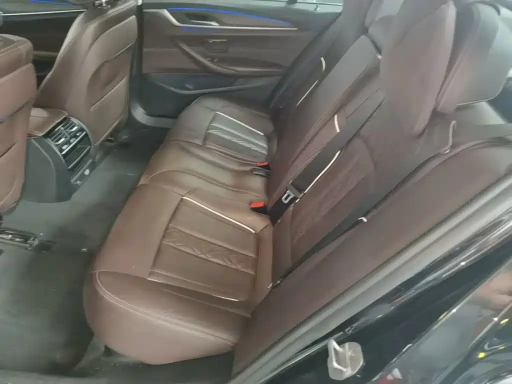 BMW 5 Series — миниатюра 17