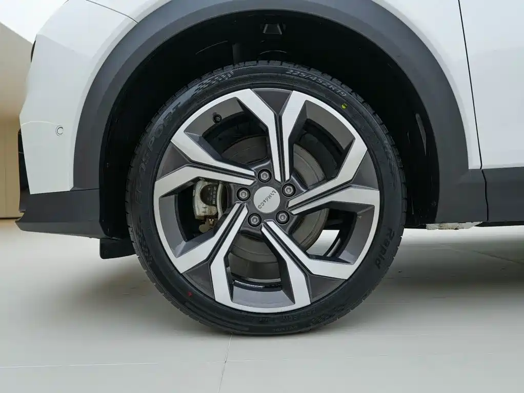 Lynk & Co 06 — миниатюра 13