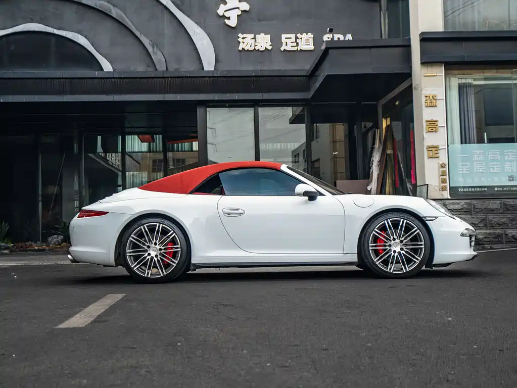 Porsche 911 2015 Carrera 4 Cabriolet 3.4L Style Edition