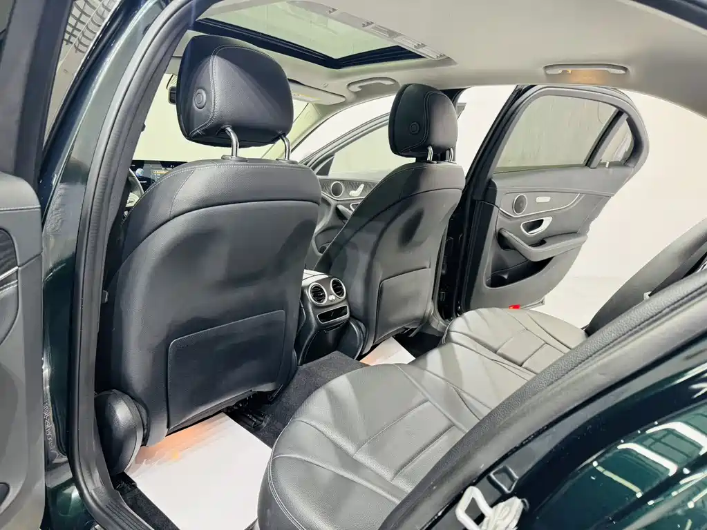 Mercedes-Benz C-Class — миниатюра 11