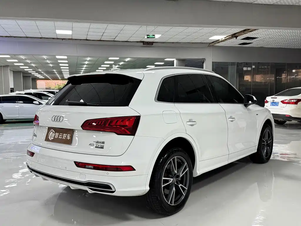 Audi Q5L — миниатюра 9