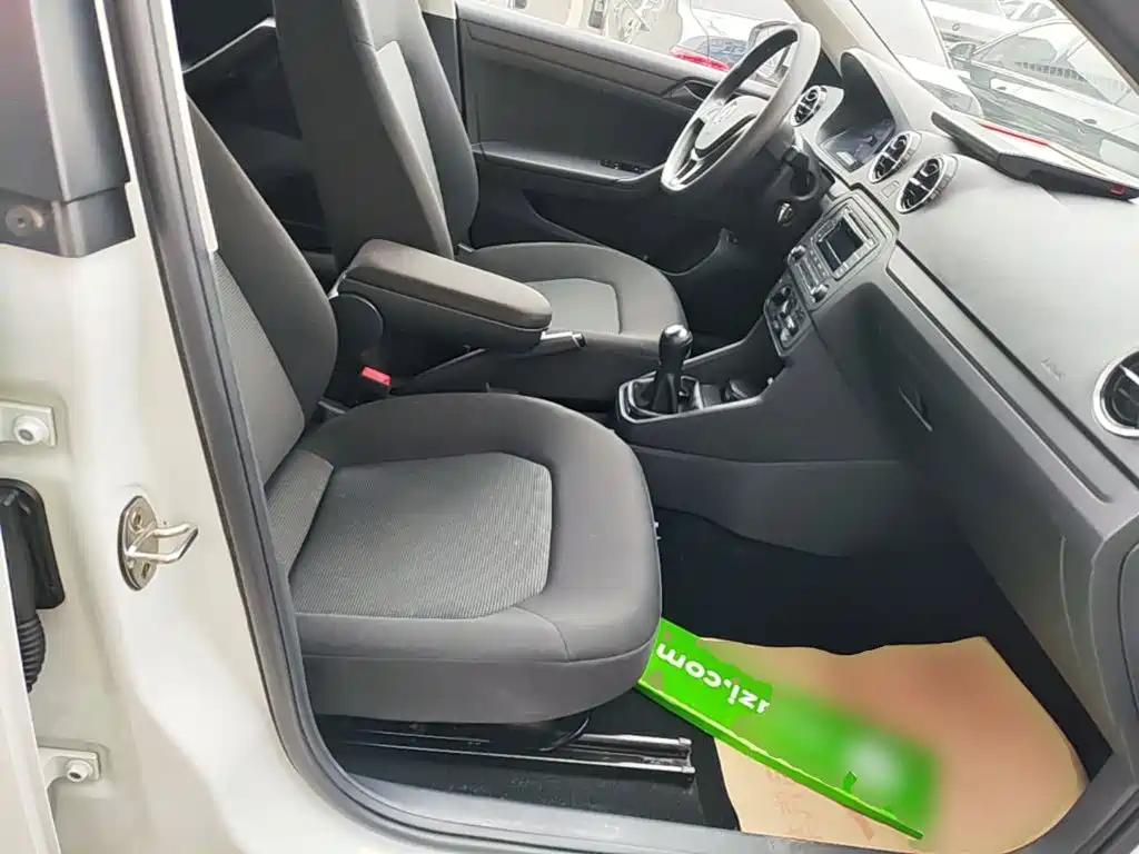 Volkswagen Jetta — миниатюра 25