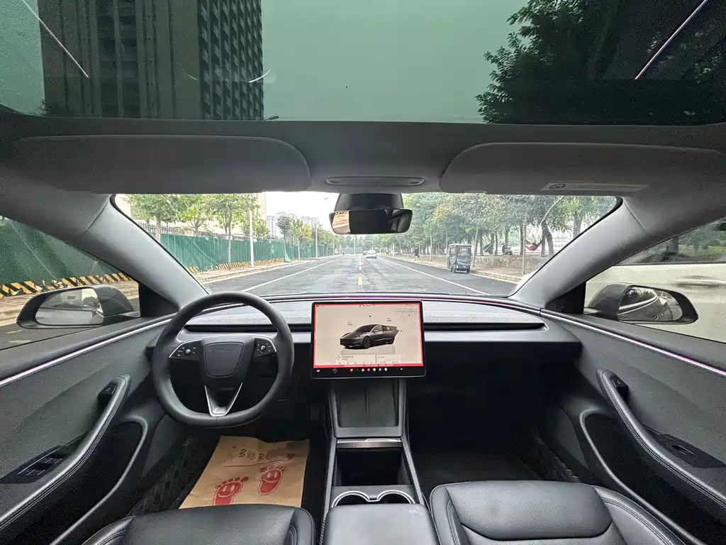 Tesla Model 3 — миниатюра 4