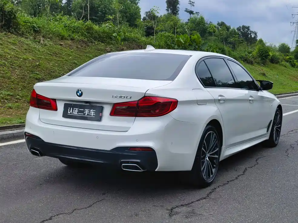 BMW 5 Series — миниатюра 7