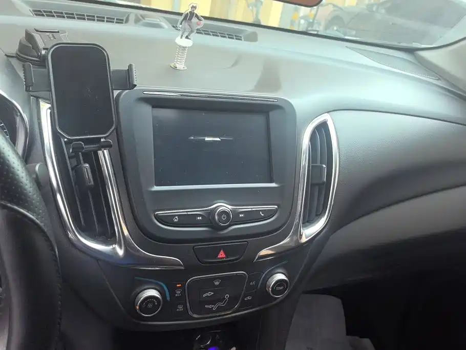 Chevrolet Equinox — миниатюра 13