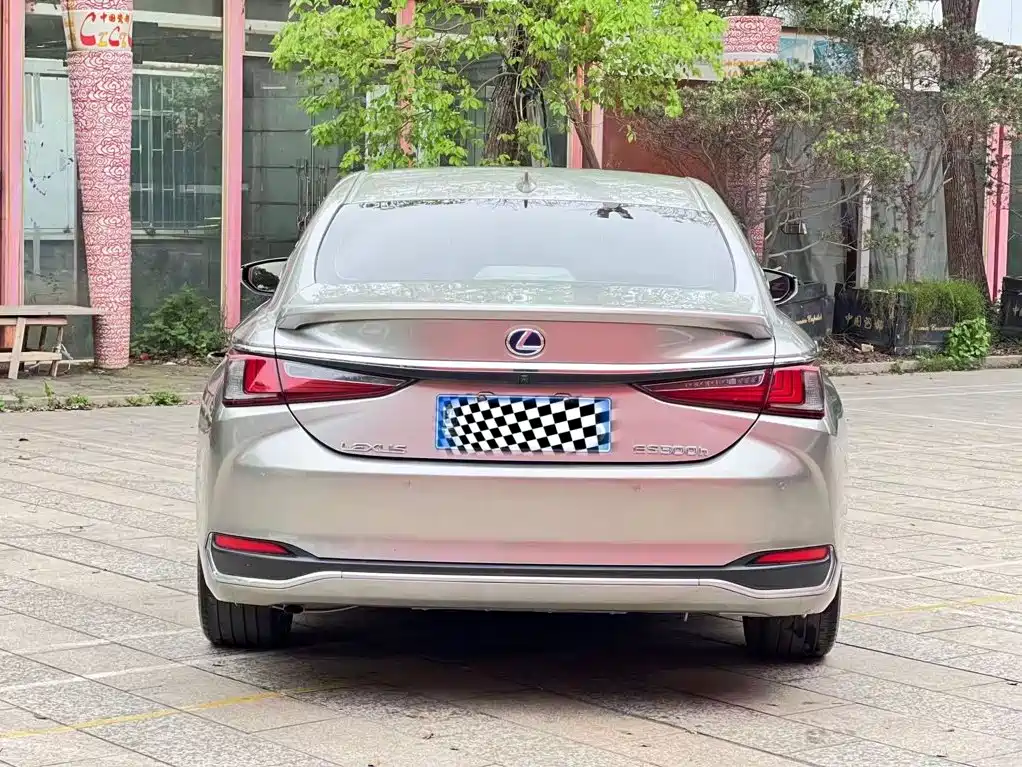 Lexus ES — миниатюра 5