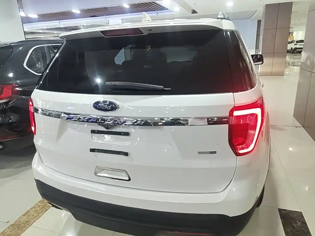 Ford Explorer (Import) — миниатюра 6