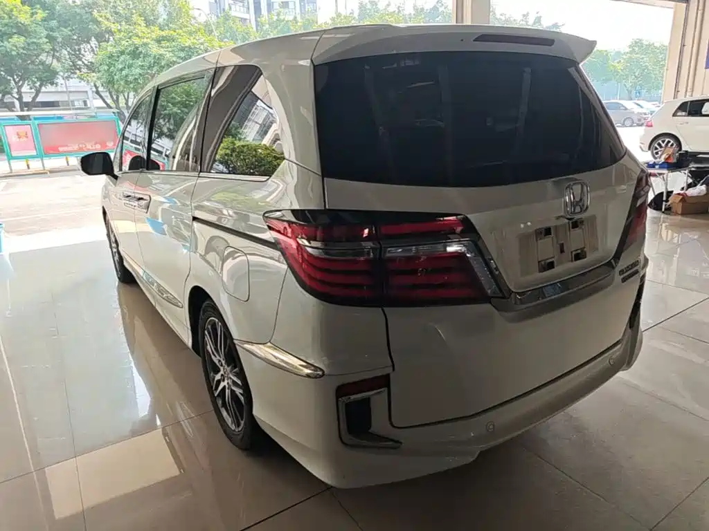 Honda Elysion — миниатюра 5