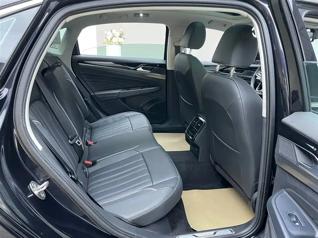 VOLKSWAGEN PASSAT NEW ENERGY