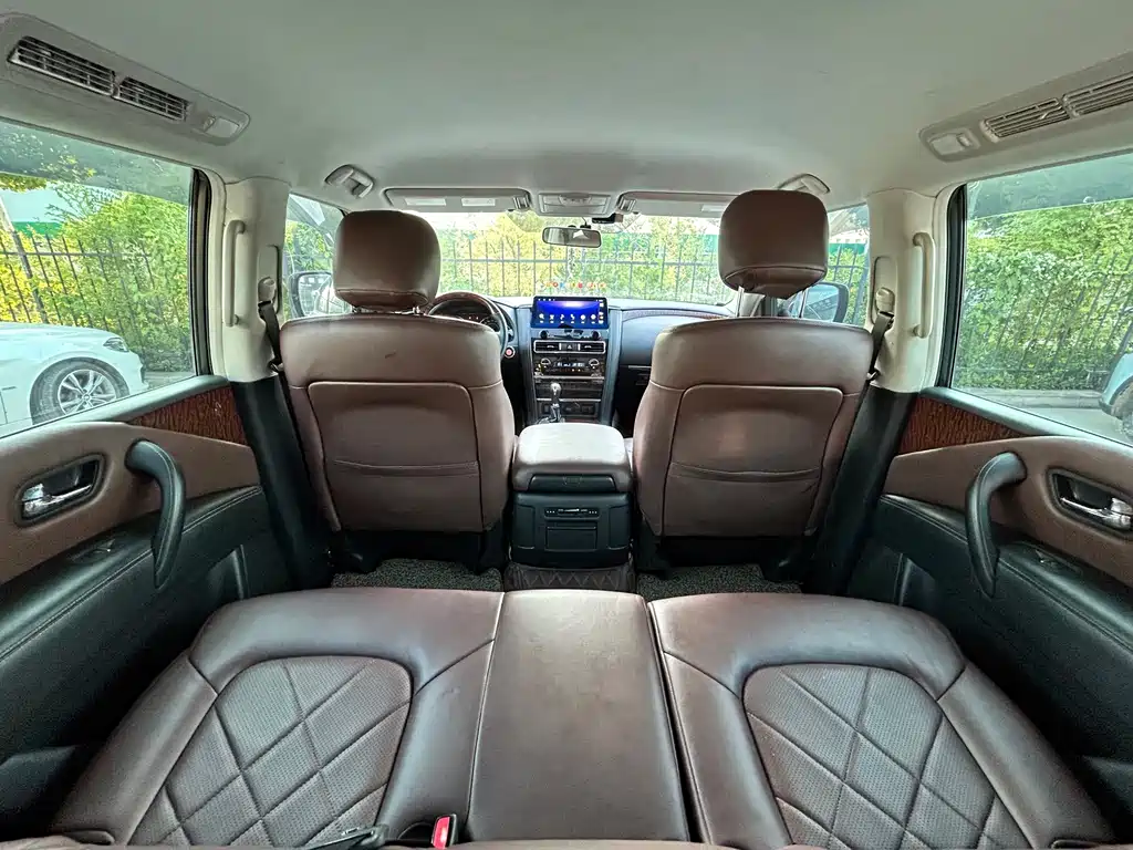 Nissan Patrol — миниатюра 10