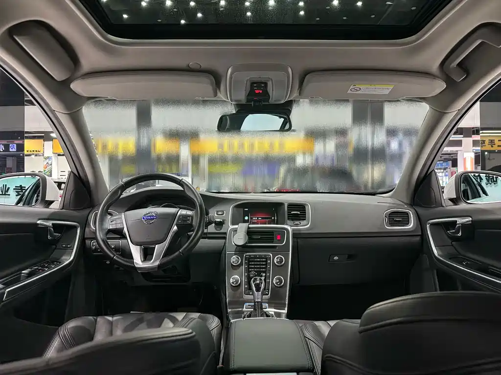 Volvo S60 PHEV — миниатюра 7