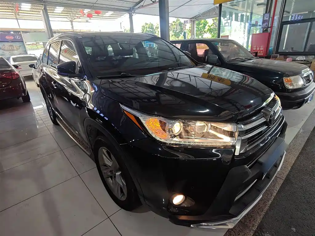 TOYOTA HIGHLANDER