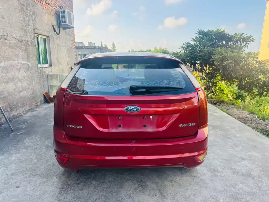 Ford Focus 2013 1.8L AT
