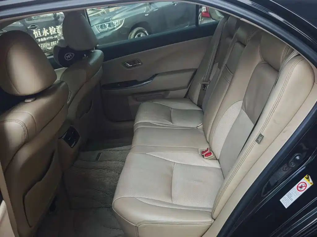 Toyota Crown — миниатюра 8