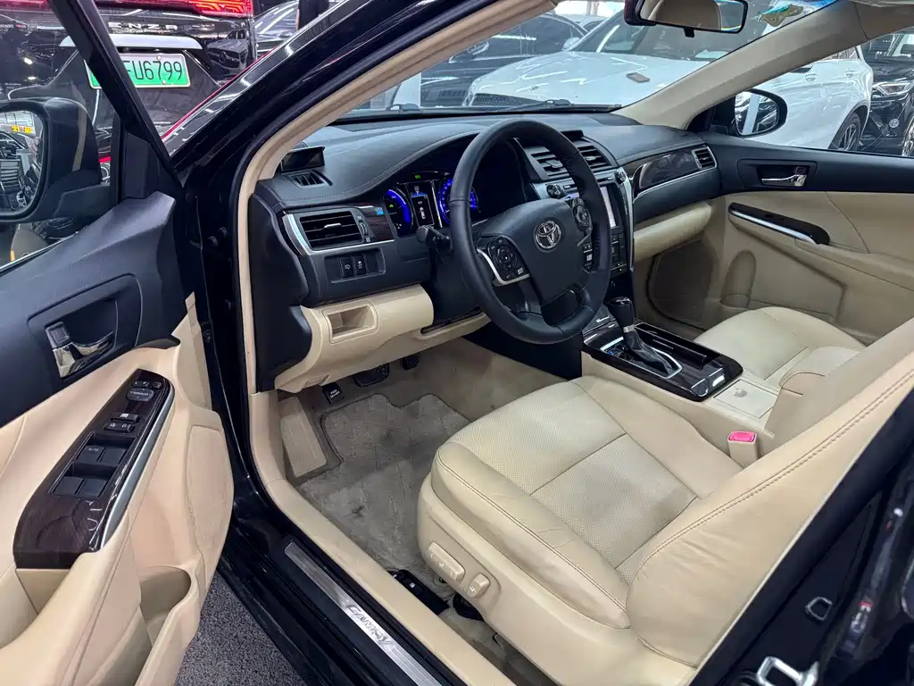 Toyota Camry — миниатюра 8