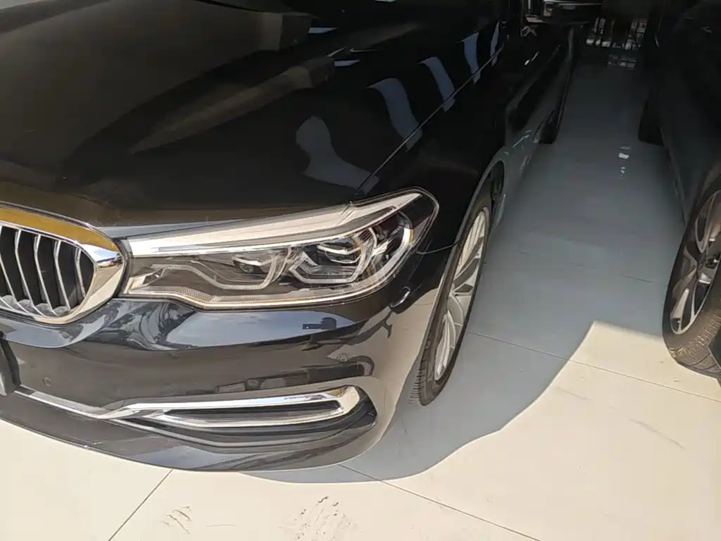 BMW 5 Series — миниатюра 24