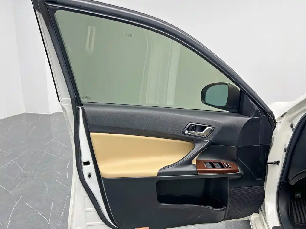 Toyota Reiz — миниатюра 11