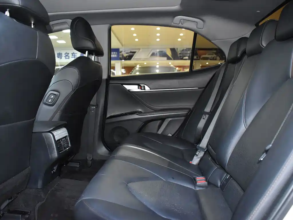 Toyota Camry — миниатюра 13