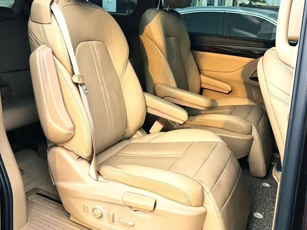 Buick GL8 — миниатюра 6