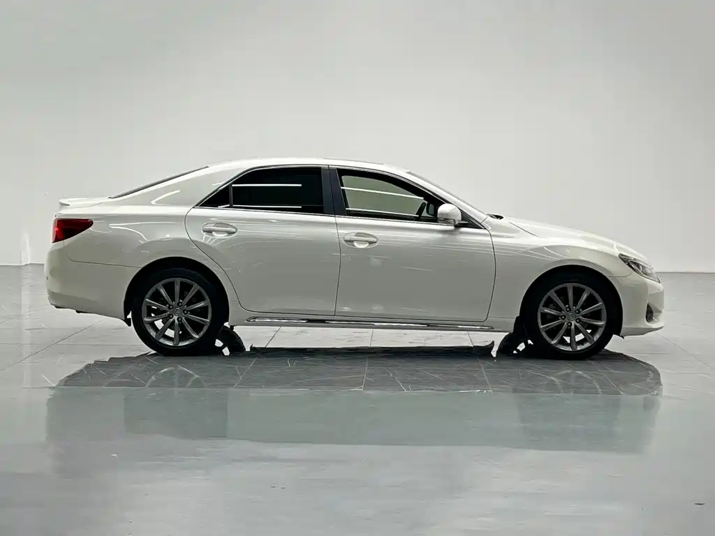 Toyota Reiz — миниатюра 7