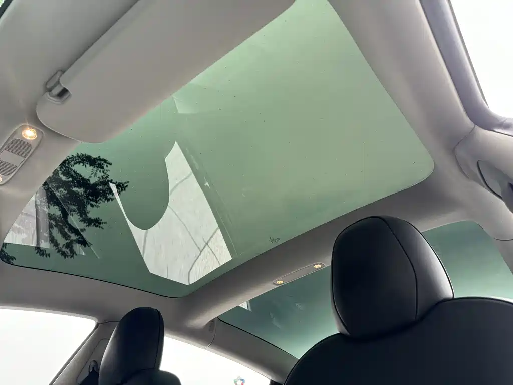 Tesla Model 3 - фото 7