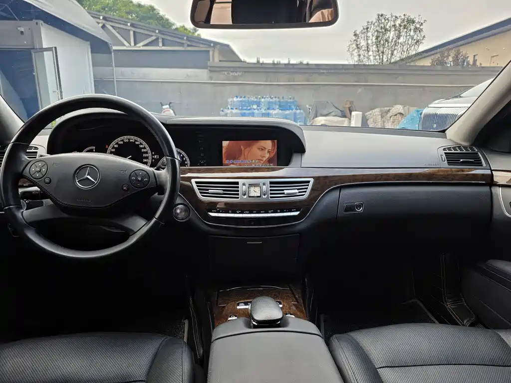 Mercedes-Benz S-Class — миниатюра 17