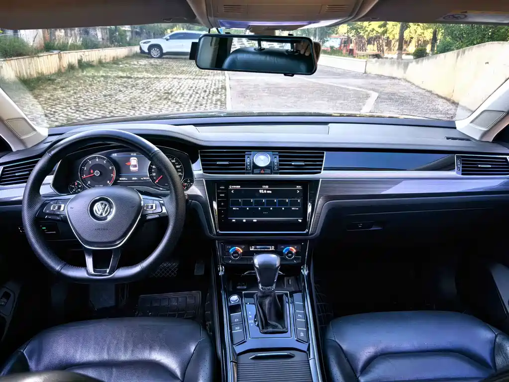 Volkswagen Phideon — миниатюра 5
