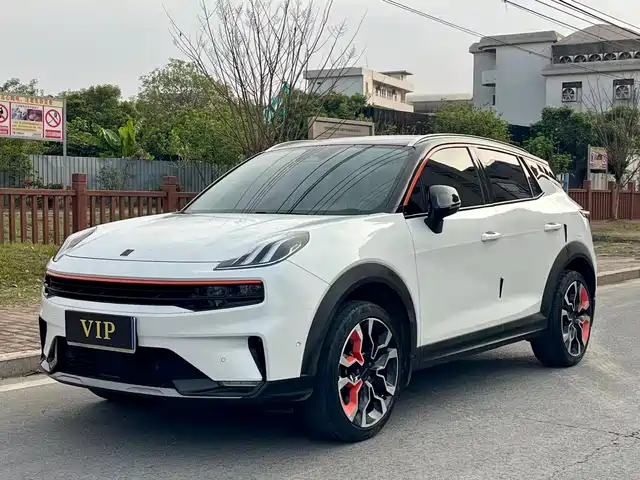 2022 Lynk & Co 06