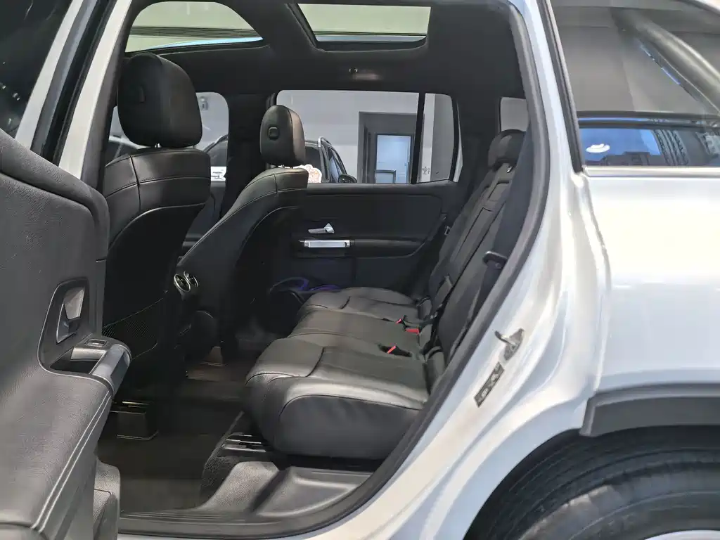 Mercedes-Benz GLB — миниатюра 9