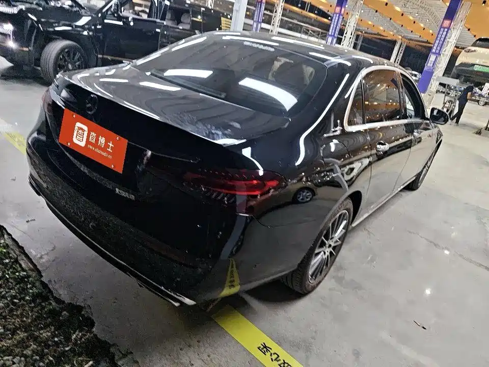 Mercedes-Benz E-Class — миниатюра 7