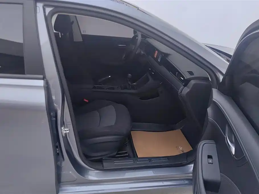 Roewe i5 2026 1.5L MT