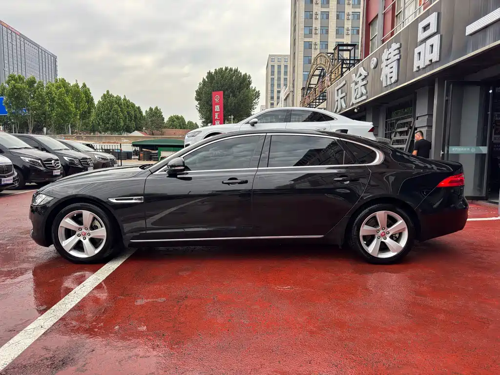 Jaguar XFL — миниатюра 3