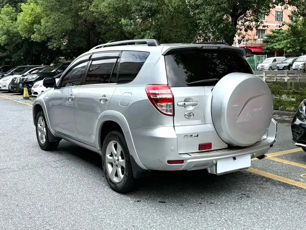 Toyota RAV4 — миниатюра 2