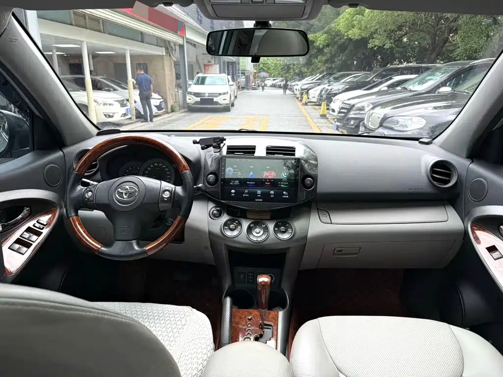 Toyota RAV4 — миниатюра 14