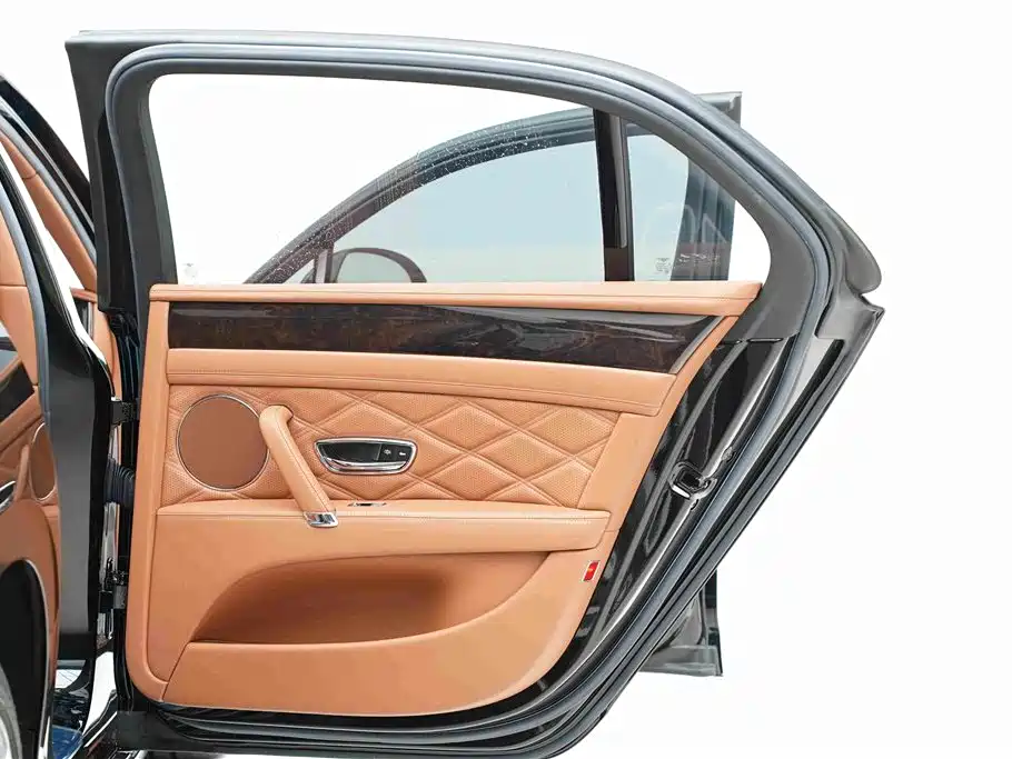Bentley Flying Spur — миниатюра 30