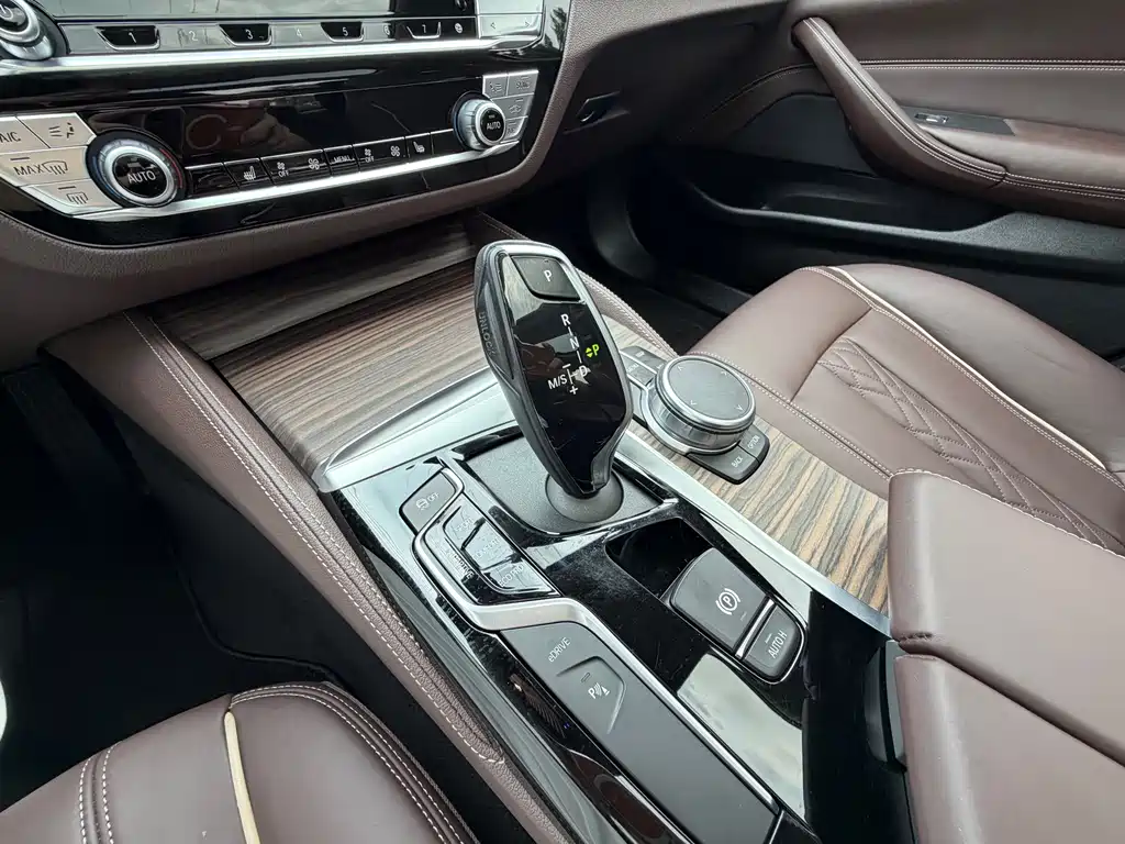 BMW 5 Series New Energy — миниатюра 17