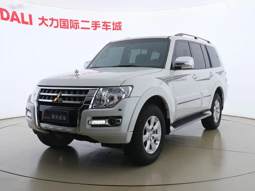 Mitsubishi Pajero (Import) 2024