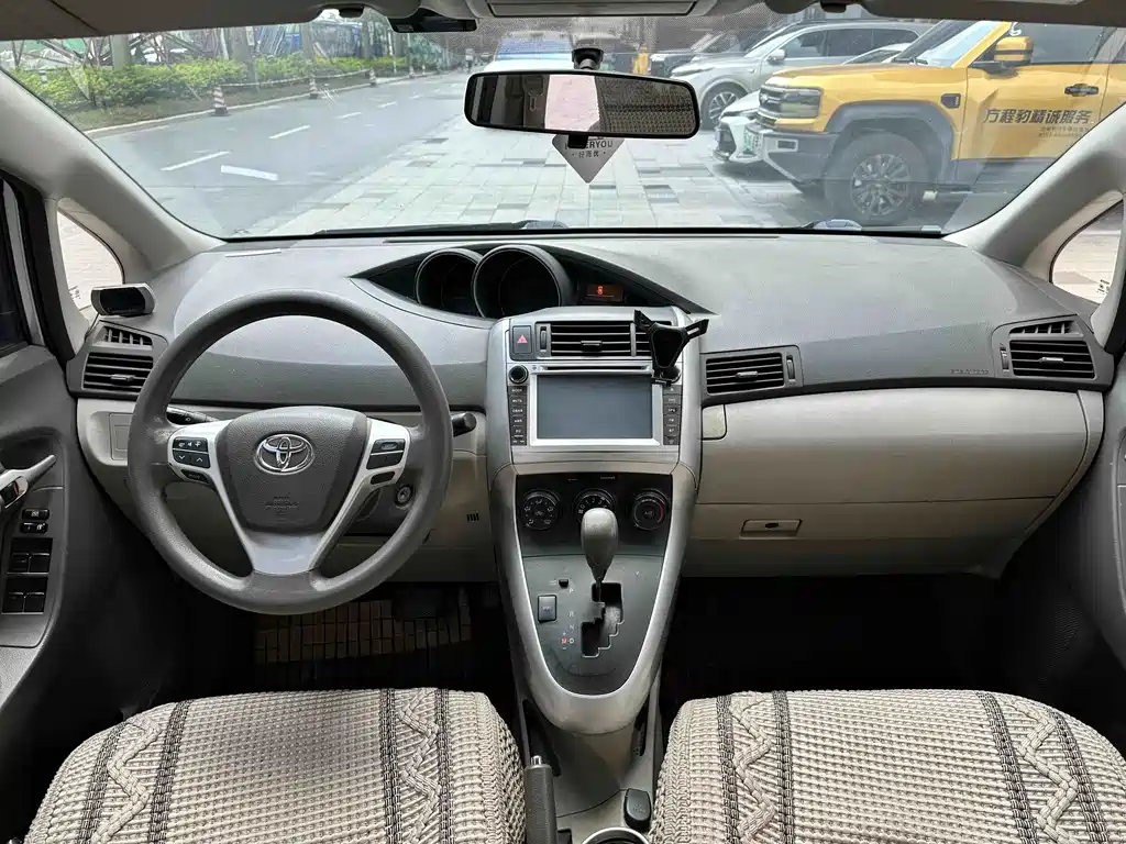 Toyota Verso — миниатюра 7