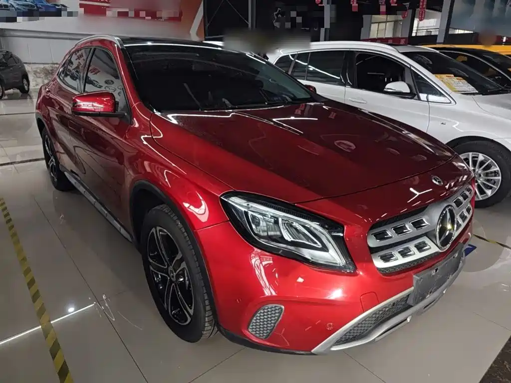 MERCEDES-BENZ GLA