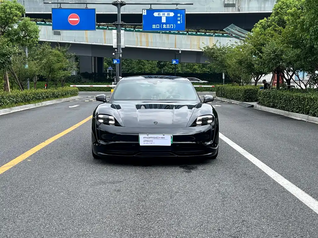 Porsche Taycan — миниатюра 2