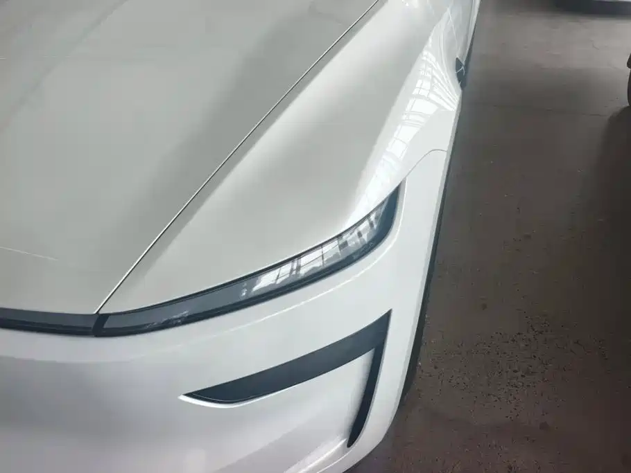 Tesla Model Y — миниатюра 5