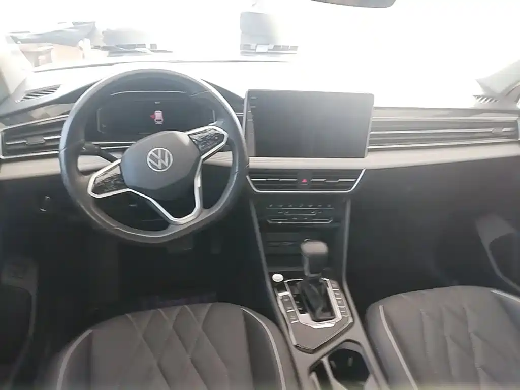 Volkswagen Tiguan L PHEV — миниатюра 10
