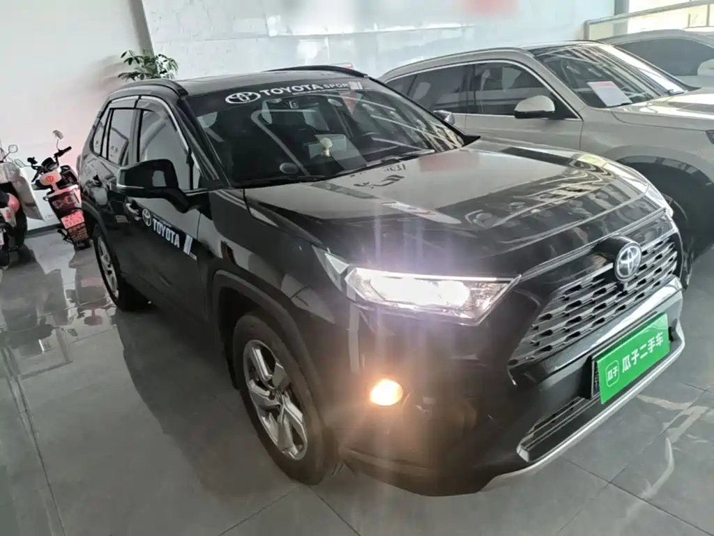 Toyota RAV4 — миниатюра 4